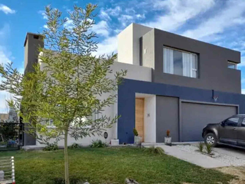 Casa en Barrio la Zagala Neuquen 250m 700m terreno