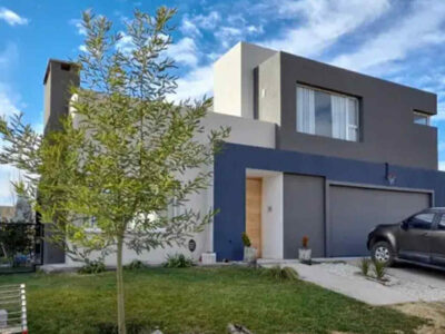 Casa en Barrio la Zagala Neuquen 250m 700m terreno